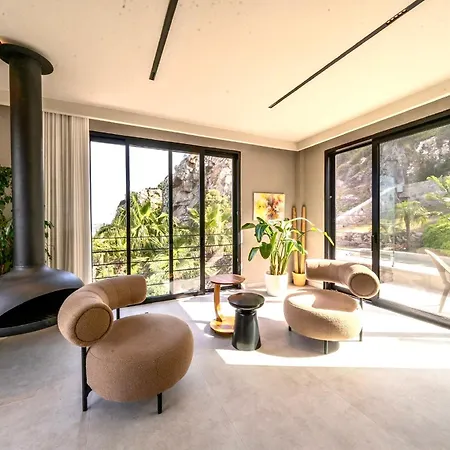 Mansion With Sea And Rocks View, Housekeeper, Breakfast *