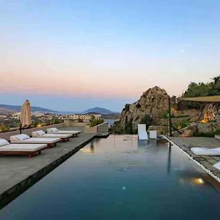 Mansion With Sea And Rocks View, Housekeeper, Breakfast *